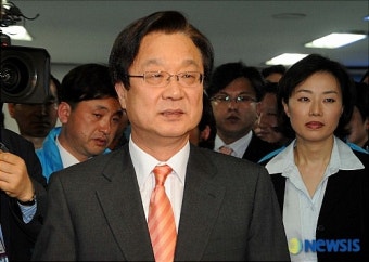 총선 불출마 기자회견 강재섭 대표