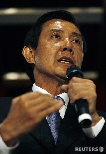 기자들의 질문에 답하는 마잉주 총통 당선인