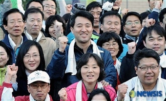 파이팅 외치는 오세훈 시장과 서울시 직원들