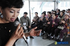 흥겨운 노래가락, 즐거운 어르신들