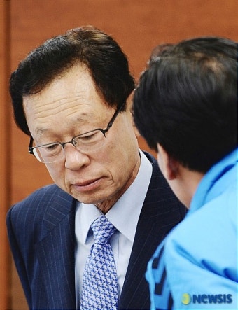 이야기 나누는 박희태 공동선대위원장