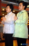 여래사 방문한 강금실, 한명숙