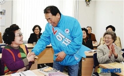 이재오 전 최고위원 은평노인종합복지관 방문