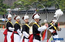 상모돌리기 나란히 나란히