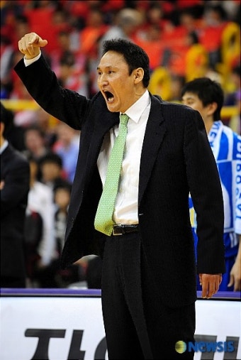 서울삼성 안준호 감독의 환호!