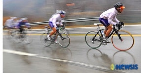 빗길 가평을 달리는 사이클선수단