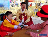 산수유차 시음하세요