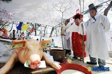 마을의 수호신을 불러오는 산맞이 거리