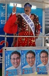 박진 의원, 이순신 장군 동상 앞에서 당선사례