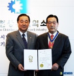 인천상의 회장, 적십자회원유공장 명예장 수상