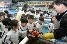 나도 멍게 만져볼래
