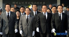 현충탑 참배를 끝내고