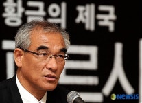 축하의 말 전하는 최광식 관장
