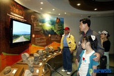 한라산 탐방안내소 찾은 관광객들