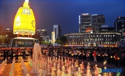 분수와 어우러지는 화합과 상생의 등