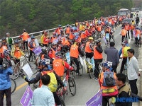 괴산으로 우회하는 제천 자전거 대행진 대열