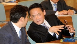 심재철 의원과 이야기 나누는 유인촌 장관