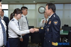 경기경찰청장, 강력범 검거 지구대 경찰관 표창장 수여