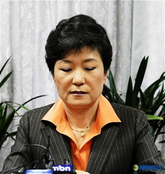 고개숙인 박근혜 전 대표