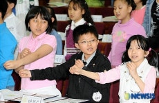 수화로 애국가 불러요