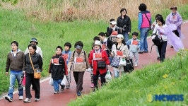 가족과 함께 걷는 양재천 산책길