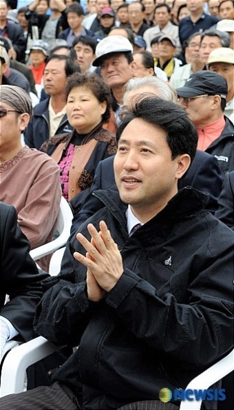 박수치는 오세훈 서울시장