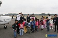 한서대 어린이들에게  항공영어 체험행사