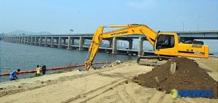 반포지구 작업시작한 포크레인