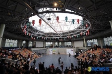 야외, 실내 공연장의 장점 두루 갖춘 KB청소년하늘극장