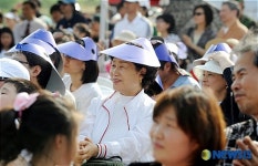 추억의 팝송에 즐거운 중년 관객들