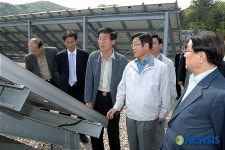 이윤호 지경부 장관, 영흥 태양광 발전소 방문