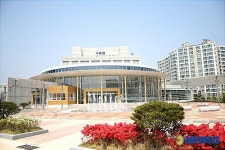 모습드러낸 옥천문화예술회관