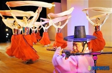 아름다운 대금 선율과 몸짓의 조화