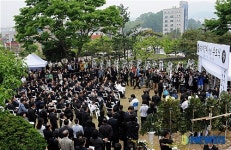 故 박경리 선생 추모식에 몰린 추모객들