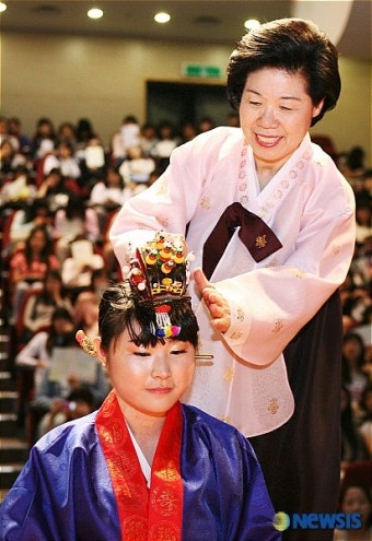 성년례에 참석한 이경숙 숙명여대 총장