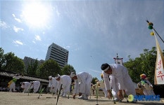 푸르른 하늘과 더불어 한바탕 놀아보세...
