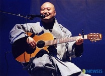 운동권 가수출신 범능스님