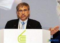 IPA 총회 기조연설하는 터키 소설가 오르한 파묵