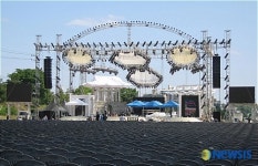 KBS 가요무대팀,진주 남강둔치 공원 잔디훼손 시민들 비난