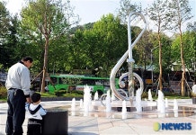 손자와 함께보는 도로변녹지공원