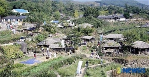 하동군 악양면 평사리 최참판댁과 세트장 모습