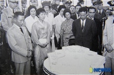 전역식 마치고 기도하는 육군대장 박정희