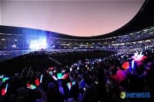 올림픽주경기장 가득메운 원조 오빠부대