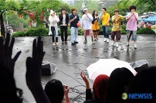 학생들과 함께 랩송 부르는 이현청 총장