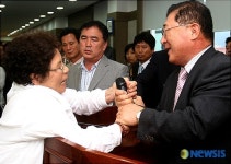 마이크 쟁탈전!