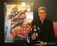 로버트태권V, 할리우드 프로듀서 영입