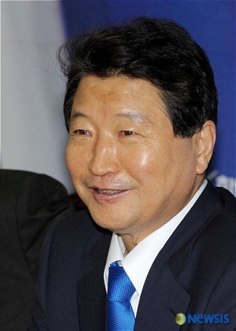 퇴임기자회견하는 안상수 원내대표