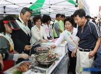 닭 오리고기 요리사로 변신한 시장님