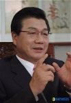 소 사진전 열게 된 김진선 강원도지사