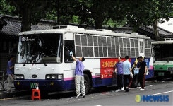 세차 중인 경찰 버스